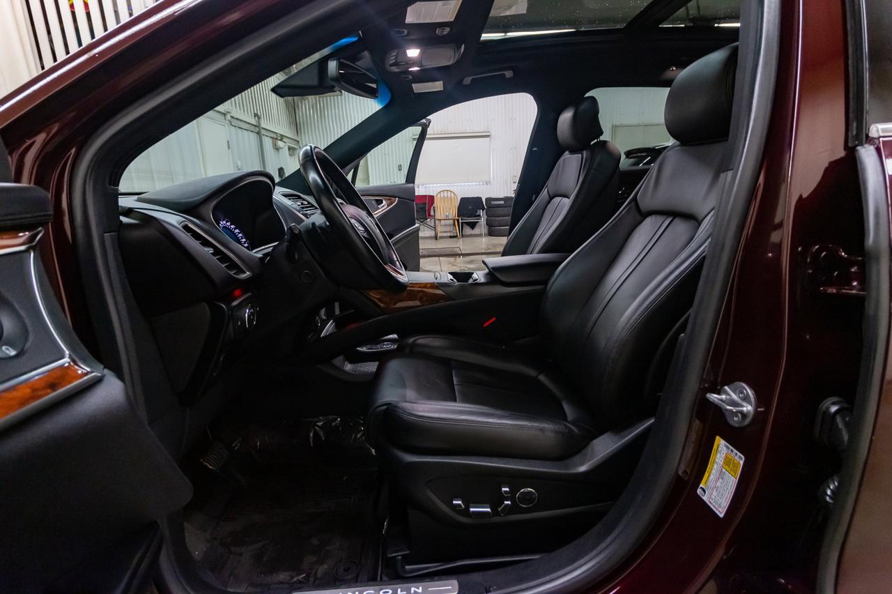 2017 Lincoln MKX AWD Reserve Leather Roof Nav BCam Red Deer AB