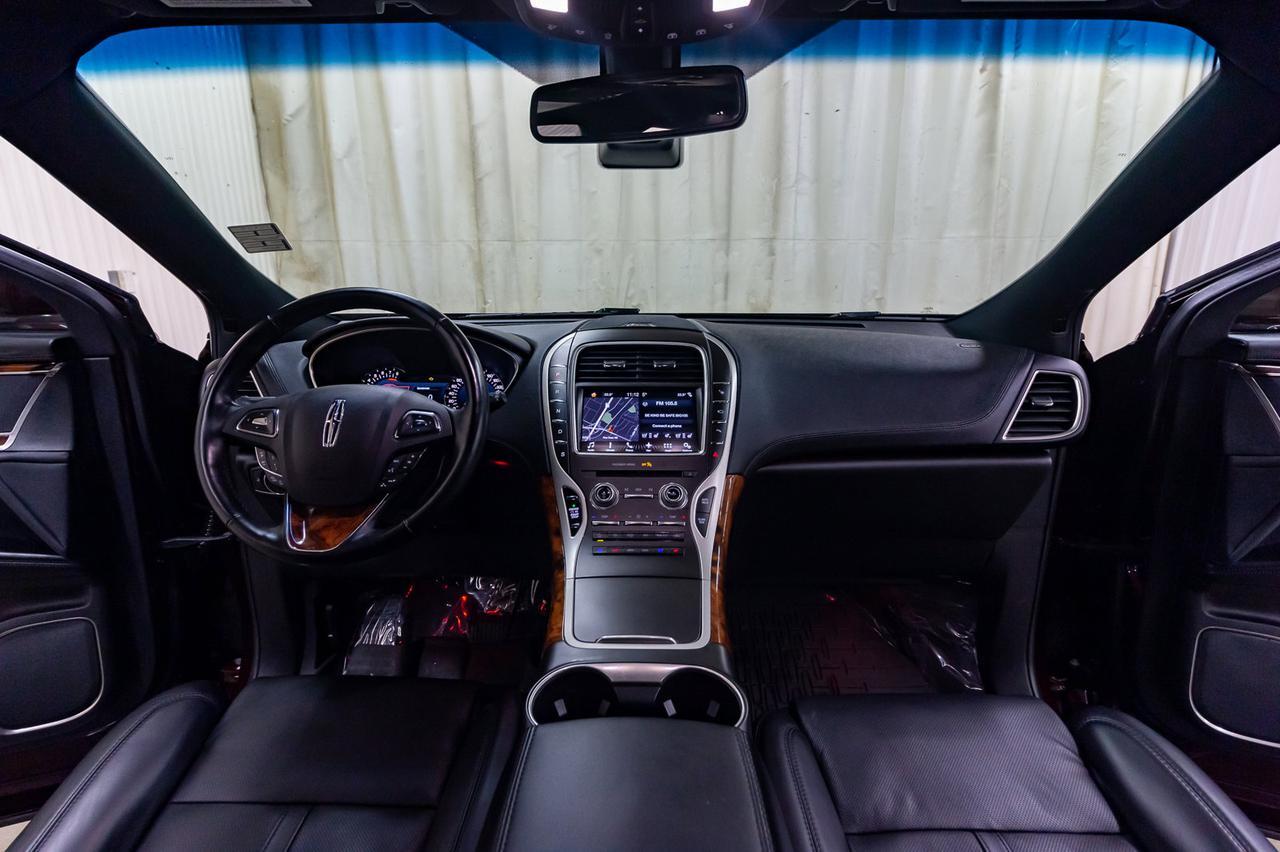 2017 Lincoln MKX AWD Reserve Leather Roof Nav BCam Red Deer AB