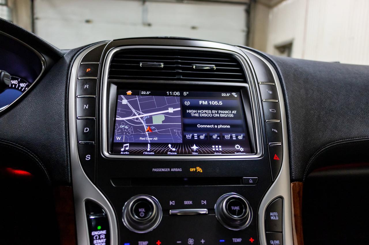 2017 Lincoln MKX AWD Reserve Leather Roof Nav BCam Red Deer AB