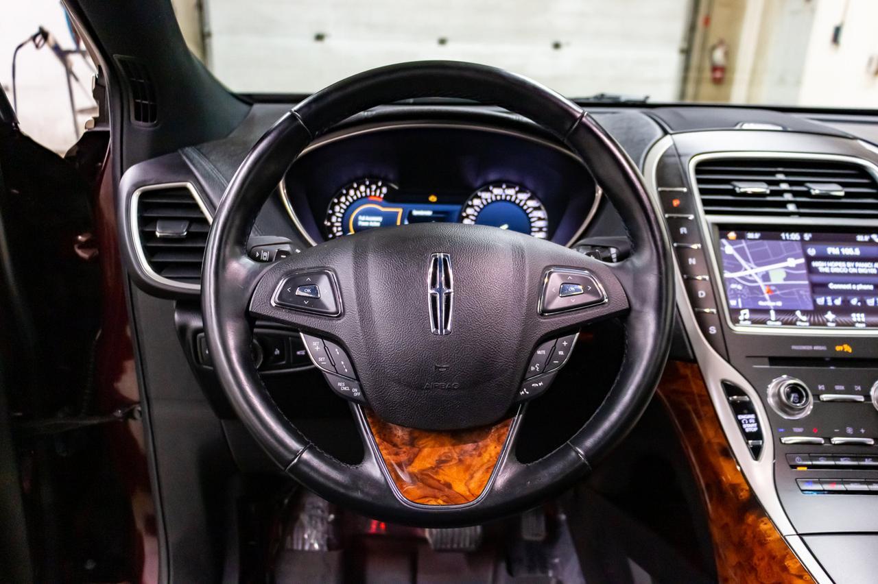 2017 Lincoln MKX AWD Reserve Leather Roof Nav BCam Red Deer AB