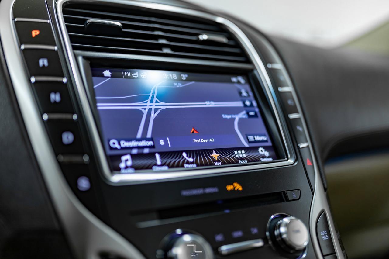 2017 Lincoln MKX AWD Reserve Leather Roof Nav BCam Red Deer AB