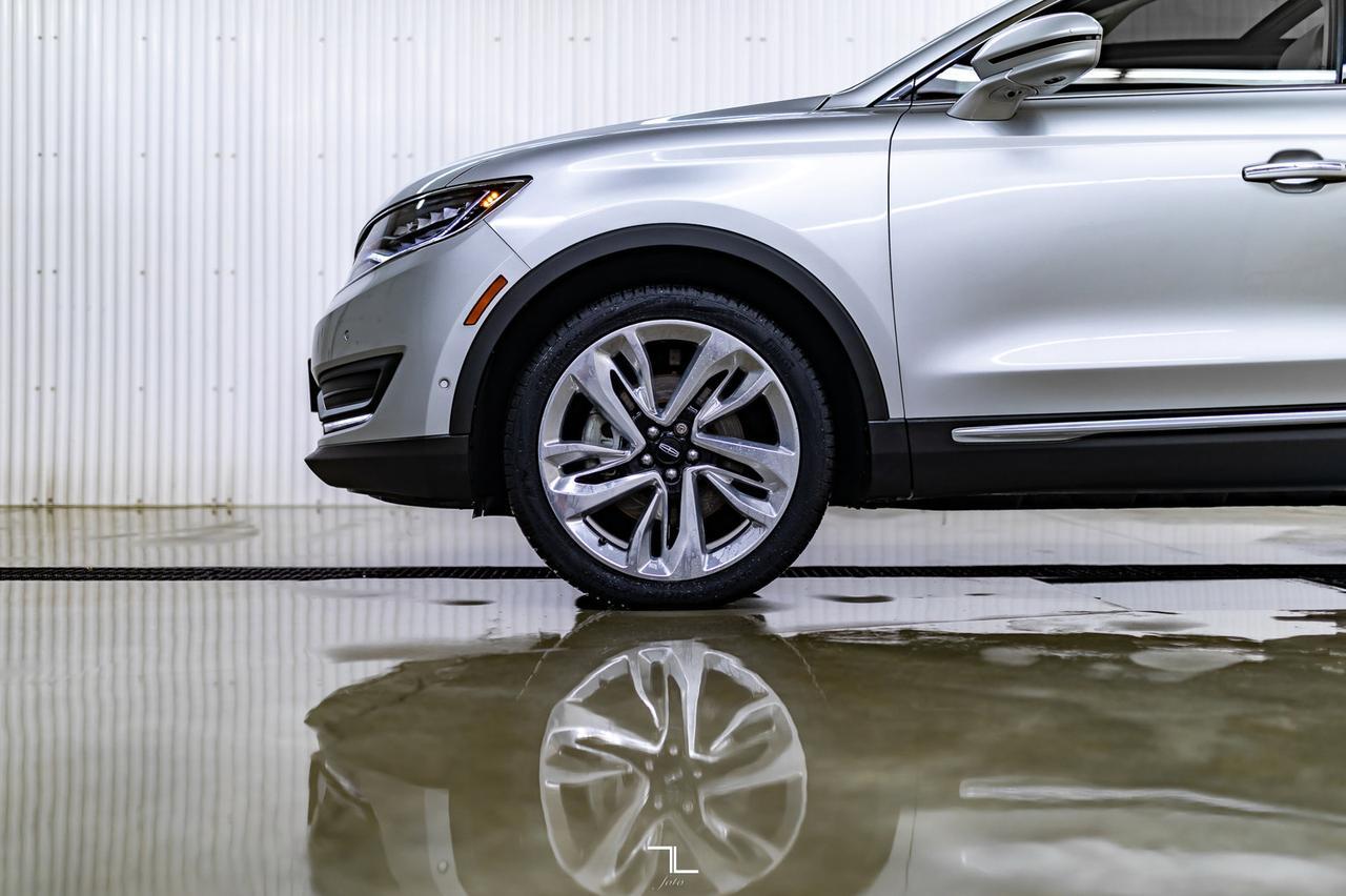 2017 Lincoln MKX AWD Reserve Leather Roof Nav BCam Red Deer AB