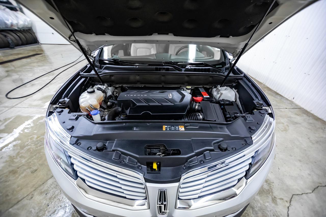 2017 Lincoln MKX AWD Reserve Leather Roof Nav BCam Red Deer AB