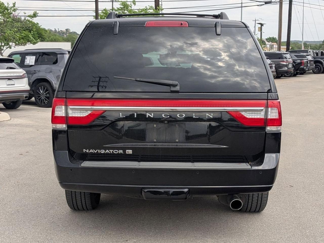 2017 Lincoln Navigator L Select