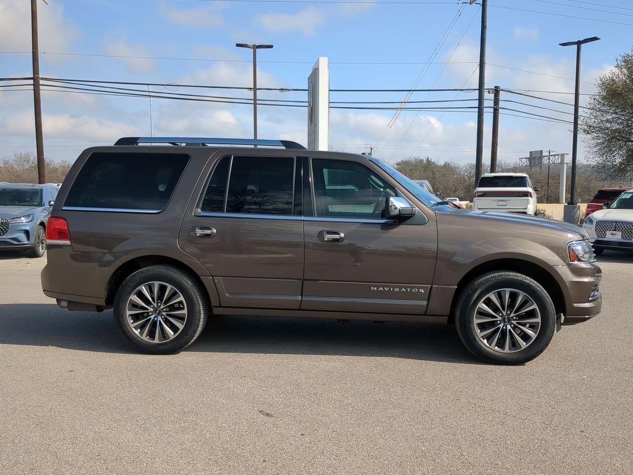 2017 Lincoln Navigator Select