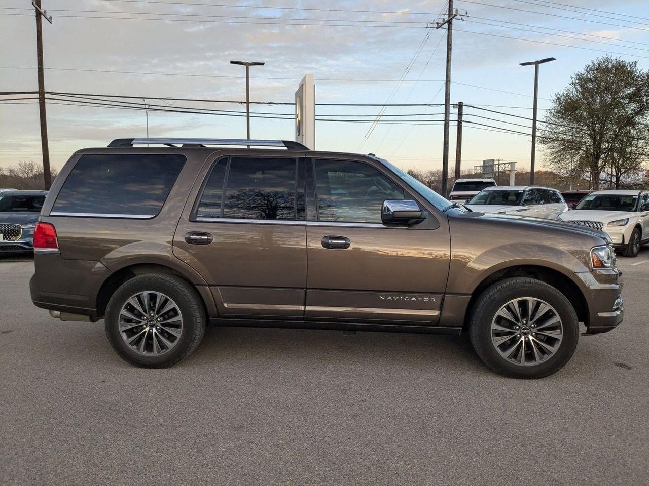 2017 Lincoln Navigator Select