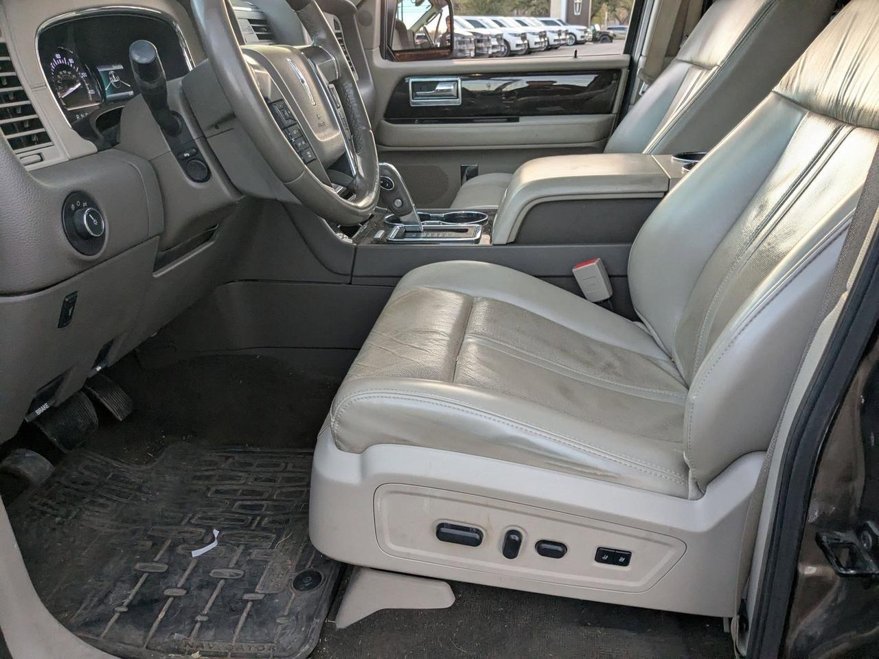 2017 Lincoln Navigator Select