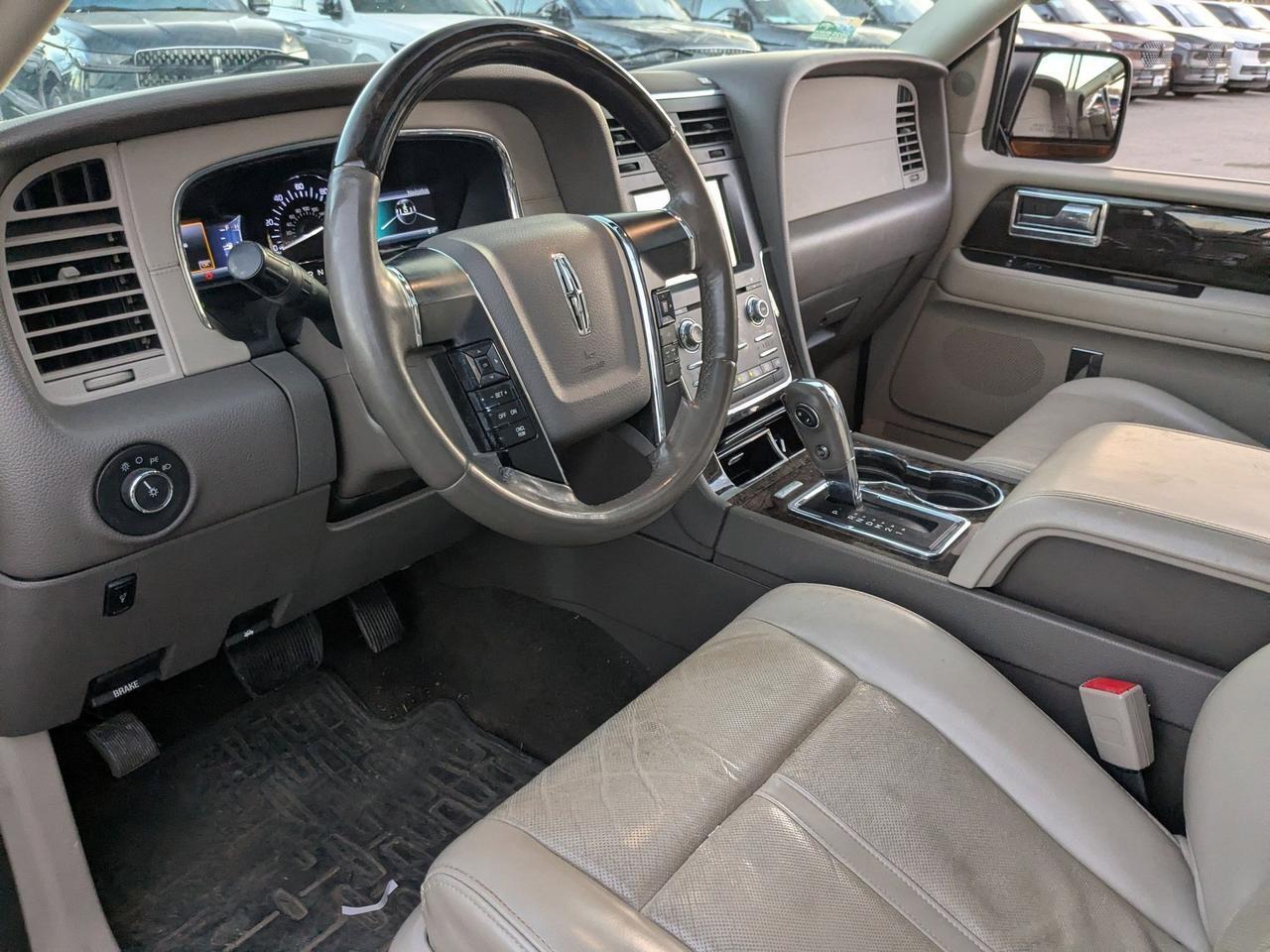 2017 Lincoln Navigator Select
