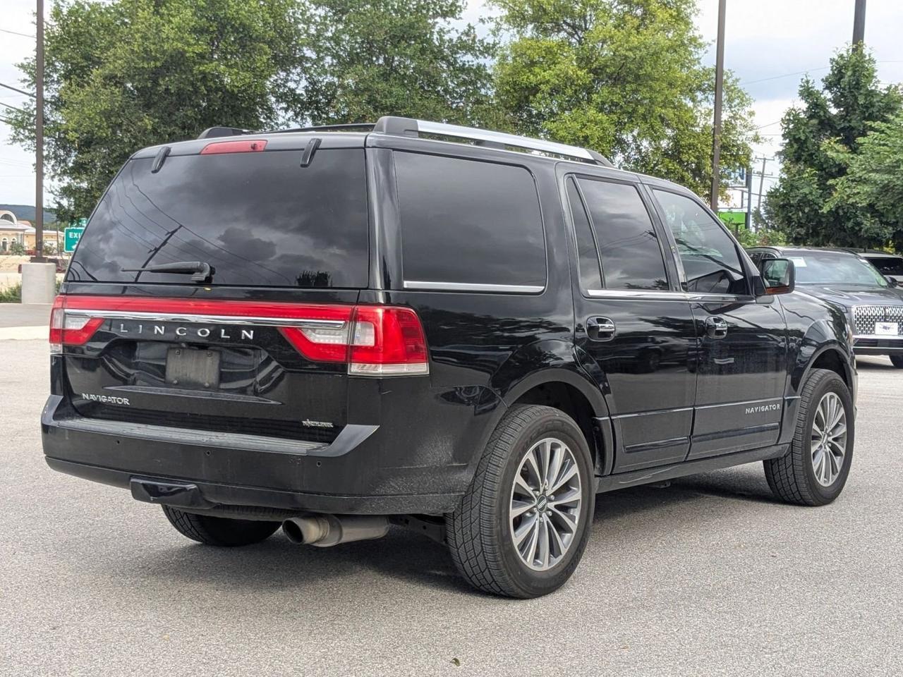 2017 Lincoln Navigator Select