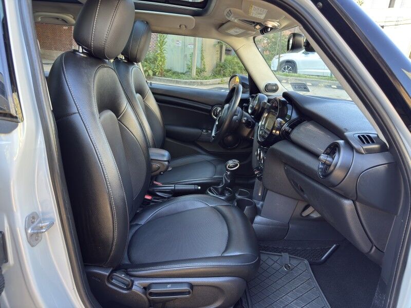 2017 MINI Cooper 4-Door Hatchback FWD Arlington VA