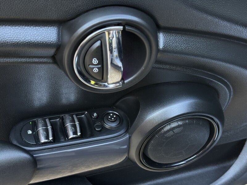 2017 MINI Cooper 4-Door Hatchback FWD Arlington VA