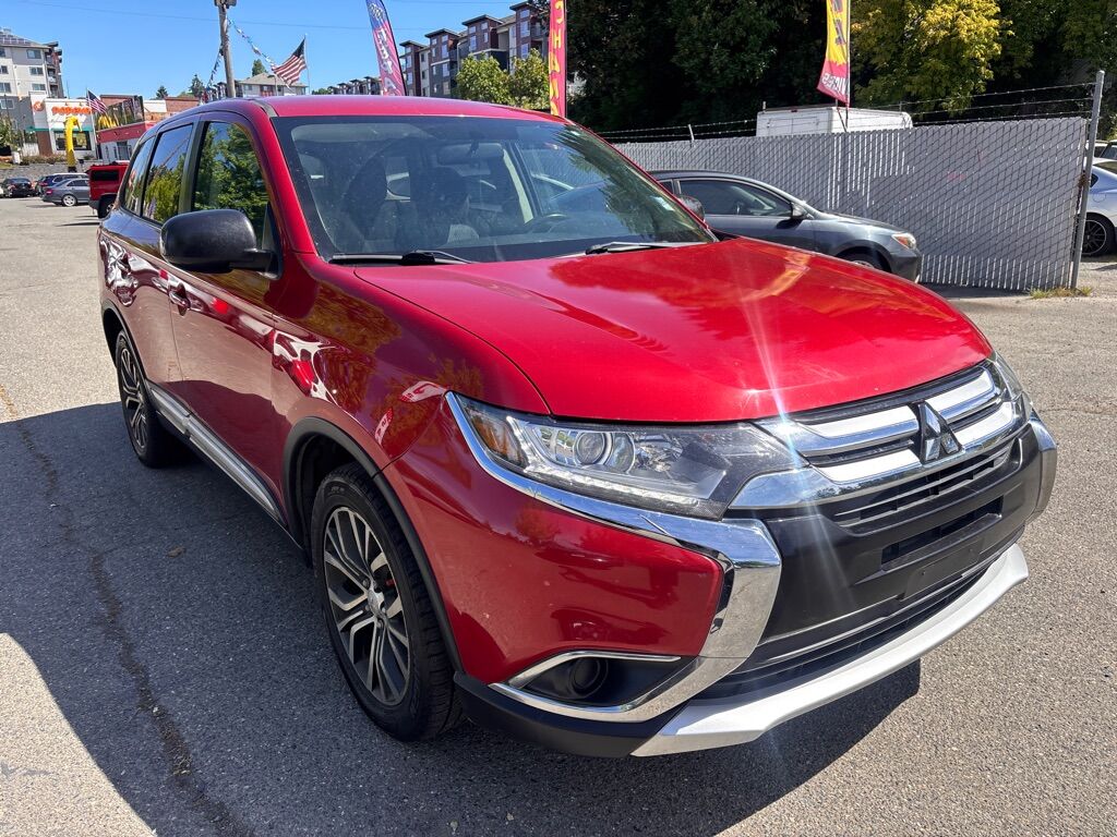 2017 MITSUBISHI OUTLANDER ES Des Moines WA