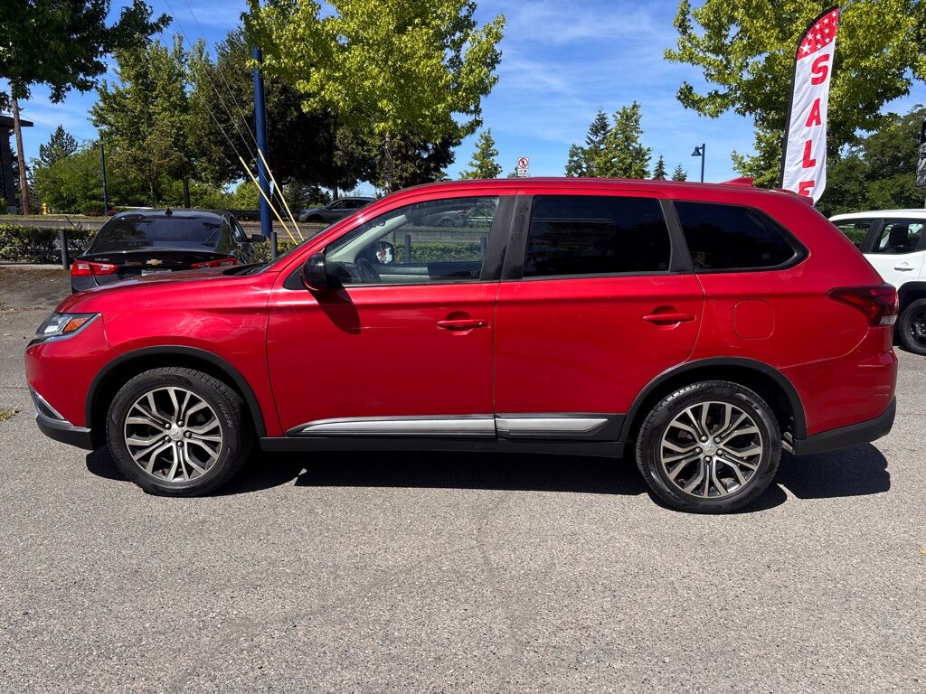 2017 MITSUBISHI OUTLANDER ES Des Moines WA