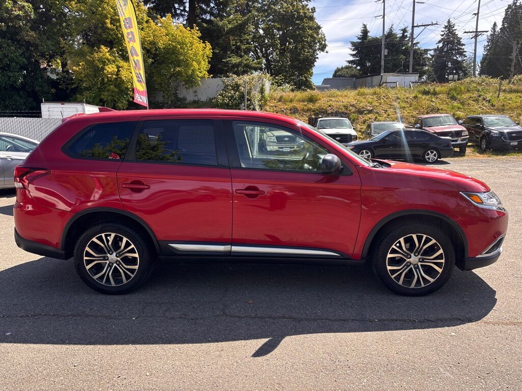 2017 MITSUBISHI OUTLANDER ES Des Moines WA