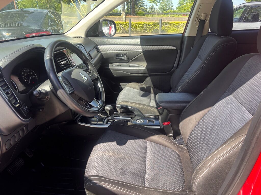 2017 MITSUBISHI OUTLANDER ES Des Moines WA