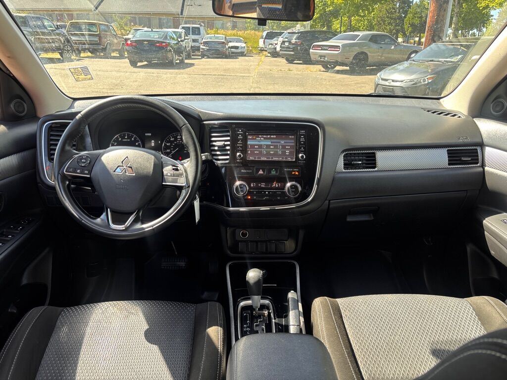 2017 MITSUBISHI OUTLANDER ES Des Moines WA