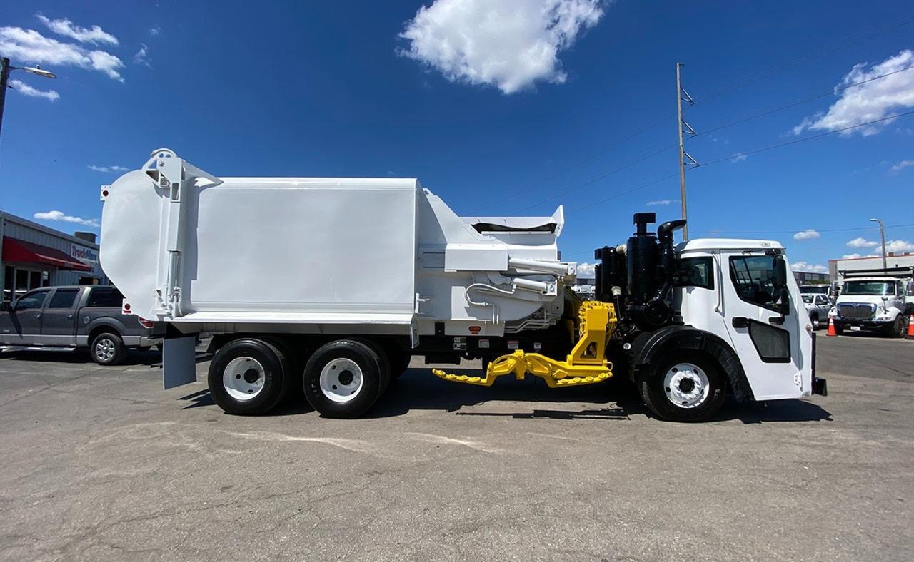 2017 Mack LR613 31 yd Dadee Scorpion Side Loader Garbage Truck Tampa FL