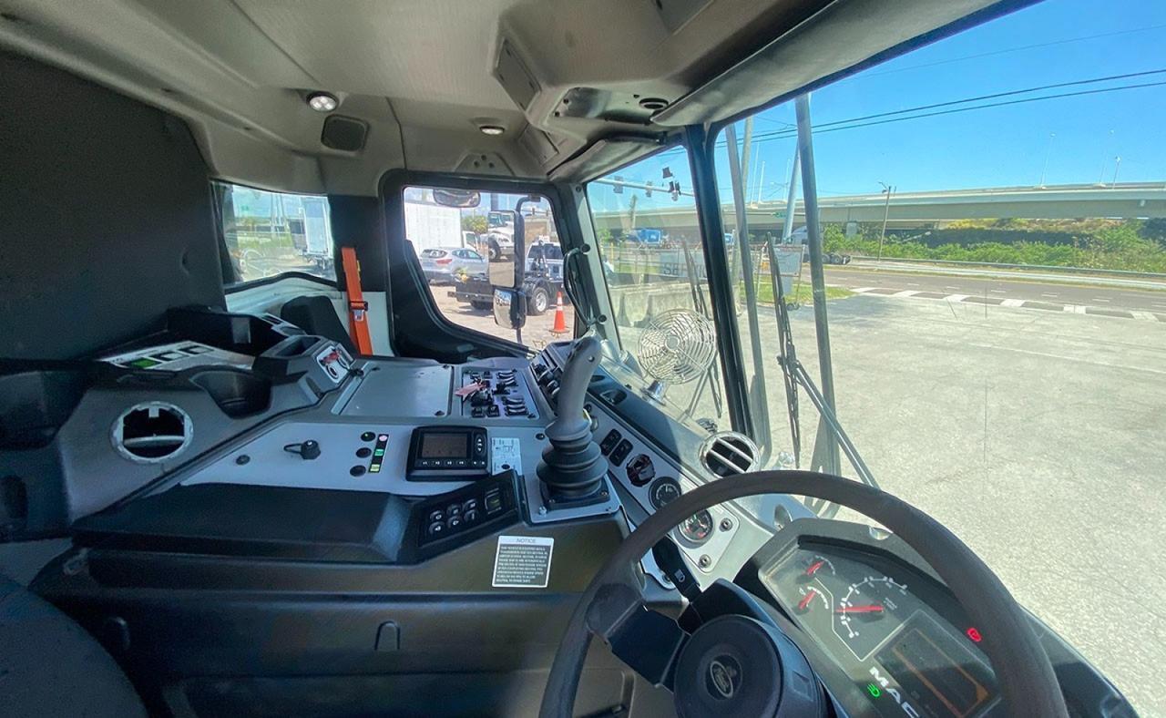 2017 Mack LR613 31 yd Dadee Scorpion Side Loader Garbage Truck Tampa FL