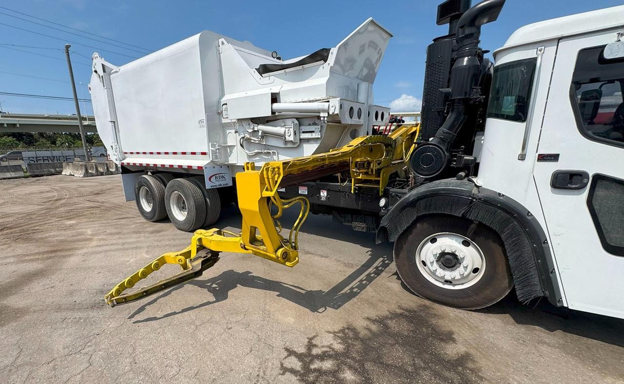 2017 Mack LR613 31 yd Dadee Scorpion Side Loader Garbage Truck Tampa FL