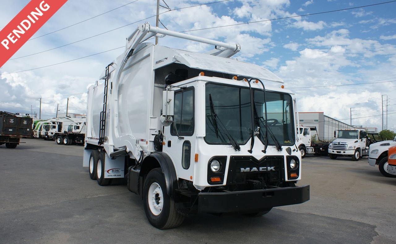 2017 Mack MRU613 40 Yard New way Front Loader Garbage Truck