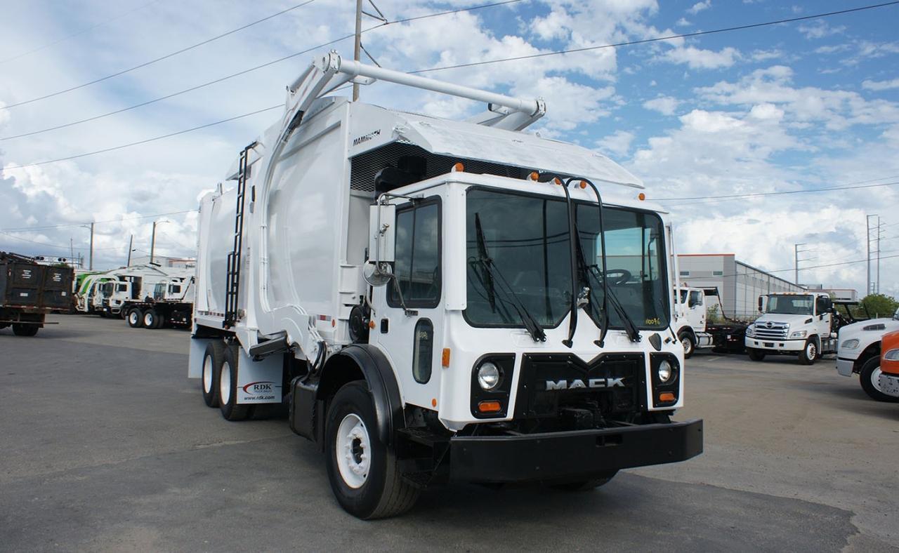 2017 Mack MRU613 40 Yard New way Front Loader Garbage Truck