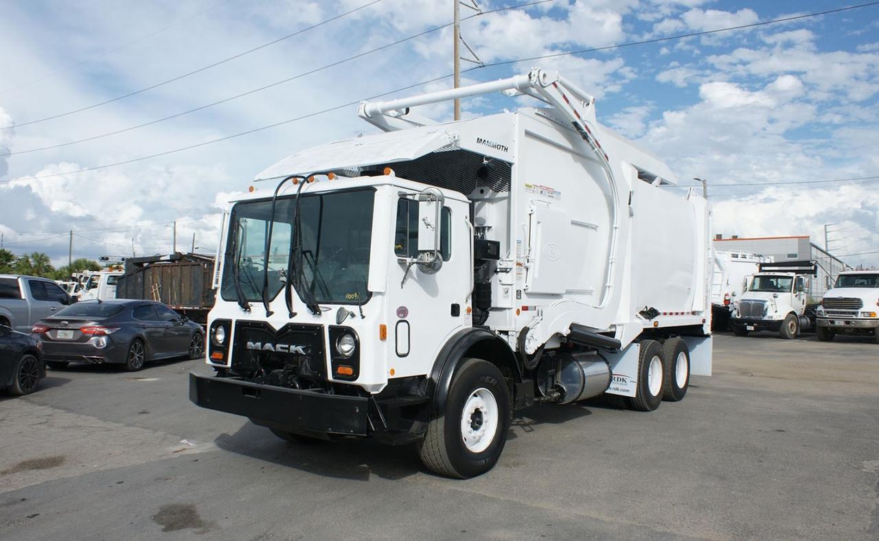 2017 Mack MRU613 40 Yard New way Front Loader Garbage Truck