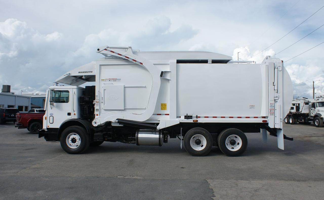 2017 Mack MRU613 40 Yard New way Front Loader Garbage Truck