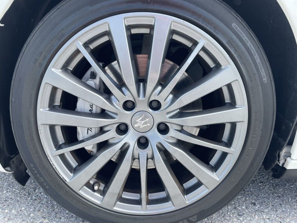 2017 Maserati Ghibli ONLINE FINANCE~BLUETOOTH~CRUISE CONTROL~HEATED & LEATHER SEATS~MOONROOF / SUNROOF Sarasota FL