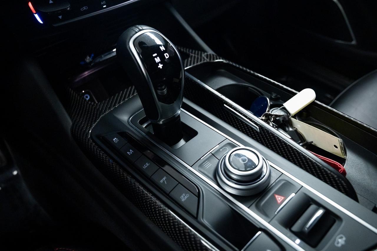 2017 Maserati Levante S Vented 12-Way Power Front Bucket Seats Harman/Kard Portland OR