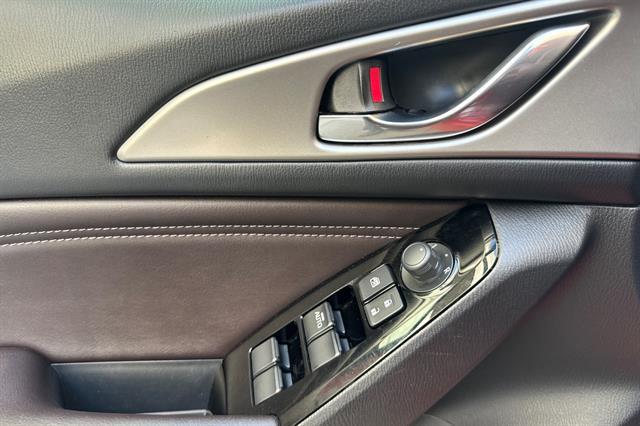 2017 Mazda Mazda3 4-Door Touring