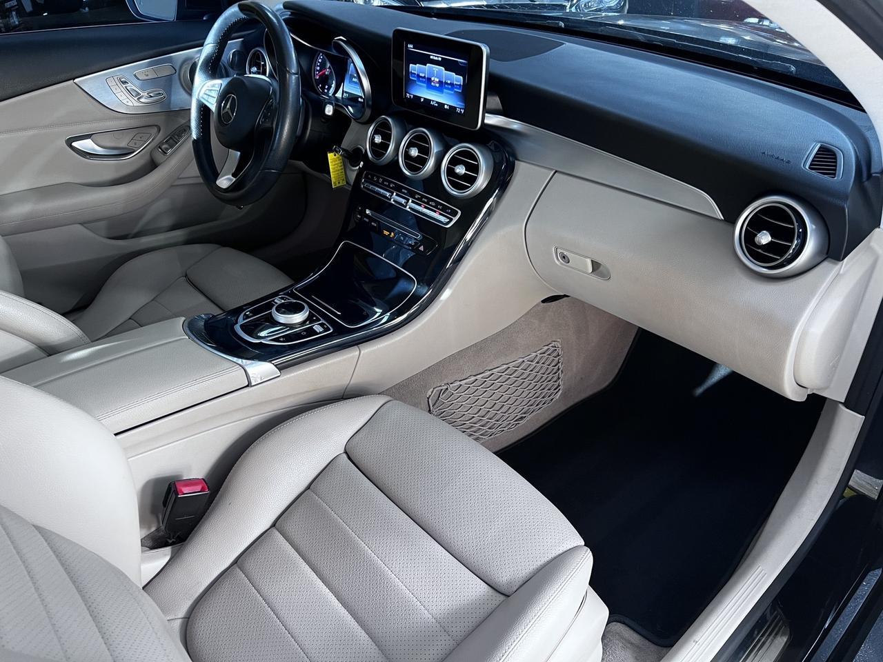 2017 Mercedes Benz C 300 photo 14
