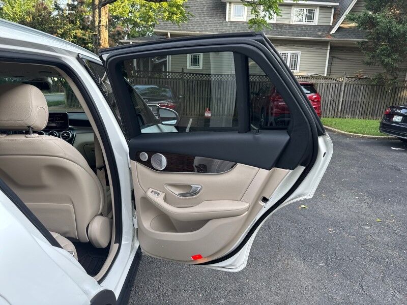 2017 Mercedes-Benz GLC GLC 300 4MATIC w/ Premium 2 Package Arlington VA