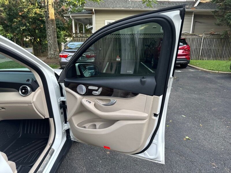 2017 Mercedes-Benz GLC GLC 300 4MATIC w/ Premium 2 Package Arlington VA