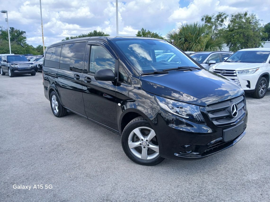 2017 Mercedes-Benz Metris Passenger Van 4D