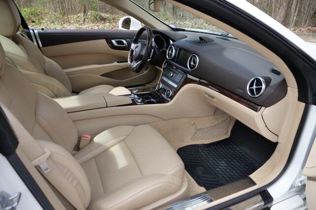 2017 Mercedes-Benz SL 550 Roadster / 4.7L V8 / Massage Seats / Assistance Package! High Point NC
