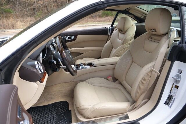 2017 Mercedes-Benz SL 550 Roadster / 4.7L V8 / Massage Seats / Assistance Package! High Point NC