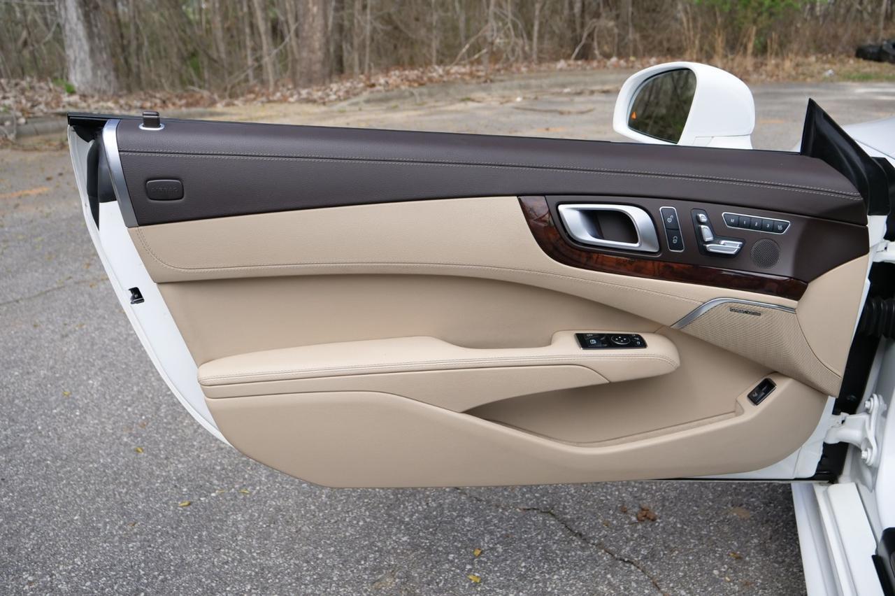2017 Mercedes-Benz SL 550 Roadster / 4.7L V8 / Massage Seats / Assistance Package! Lincolnton NC