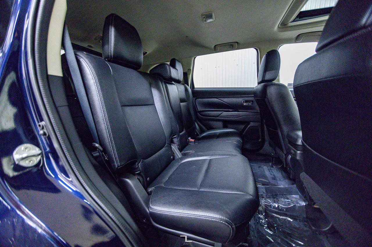 2017 Mitsubishi Outlander AWD ES Leather Roof BCam Red Deer AB