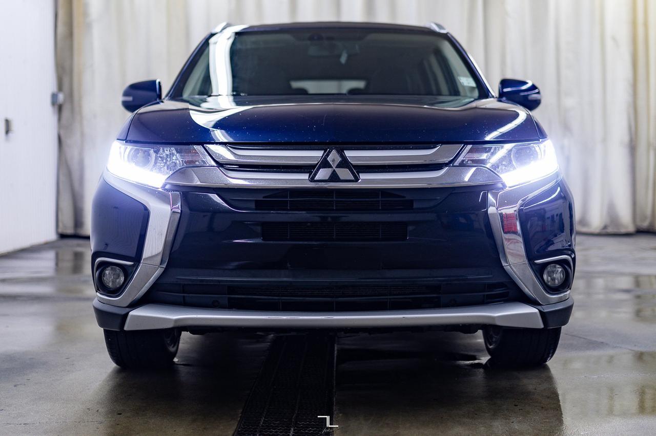 2017 Mitsubishi Outlander AWD ES Leather Roof BCam Red Deer AB