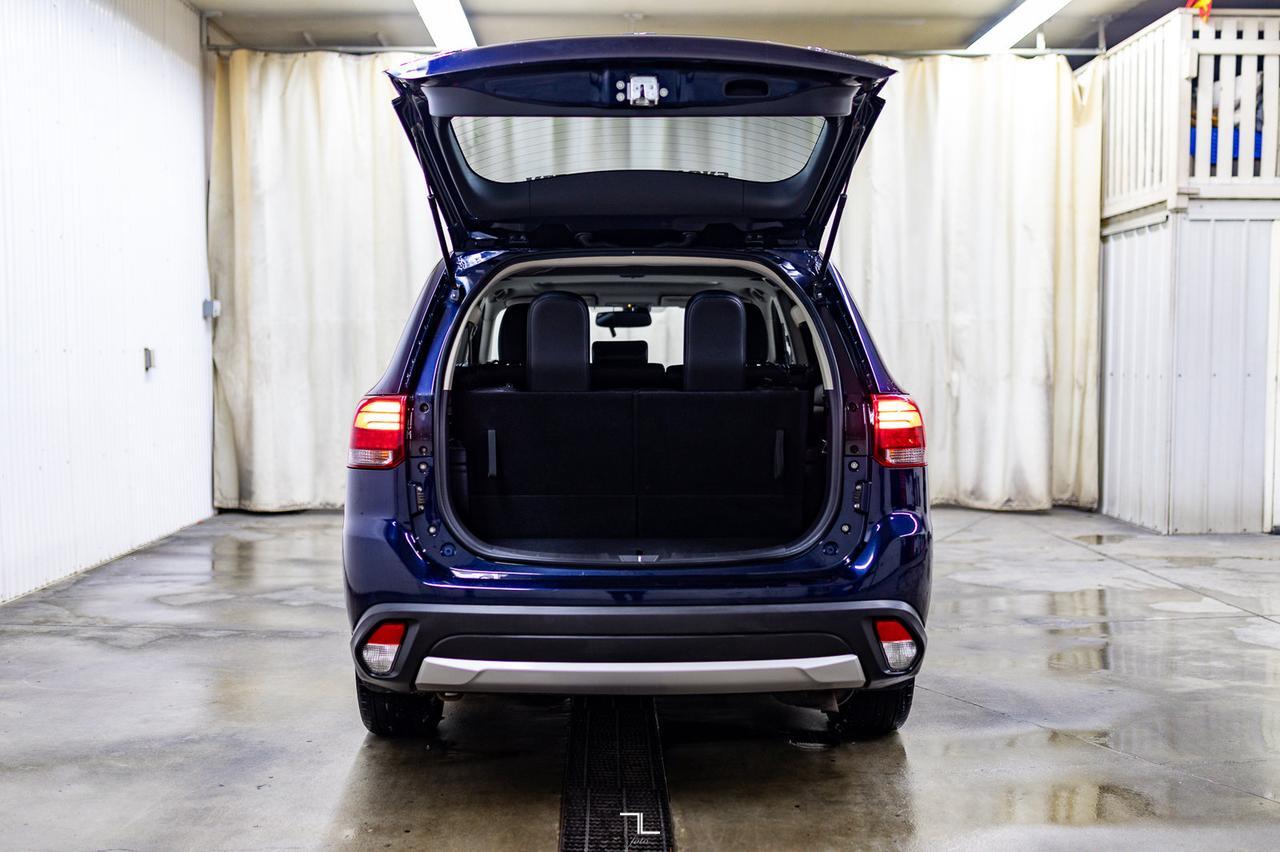 2017 Mitsubishi Outlander AWD ES Leather Roof BCam Red Deer AB