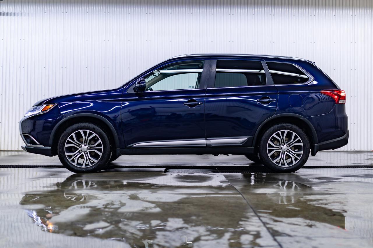 2017 Mitsubishi Outlander AWD ES Leather Roof BCam Red Deer AB