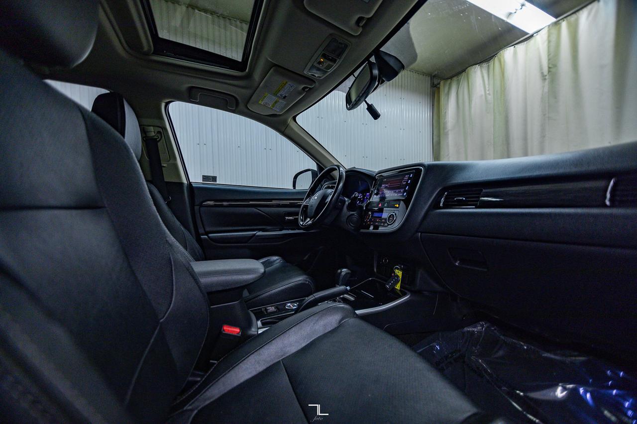 2017 Mitsubishi Outlander AWD ES Leather Roof BCam Red Deer AB