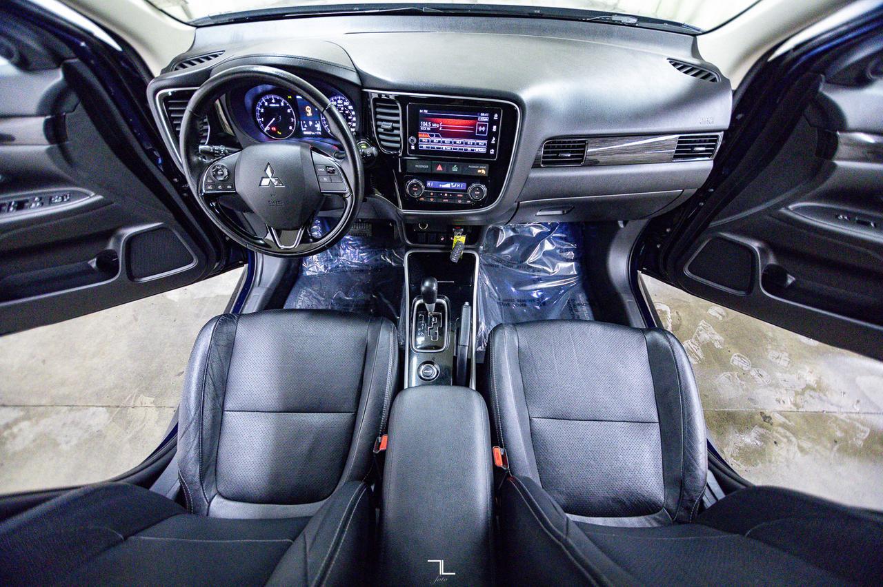 2017 Mitsubishi Outlander AWD ES Leather Roof BCam Red Deer AB