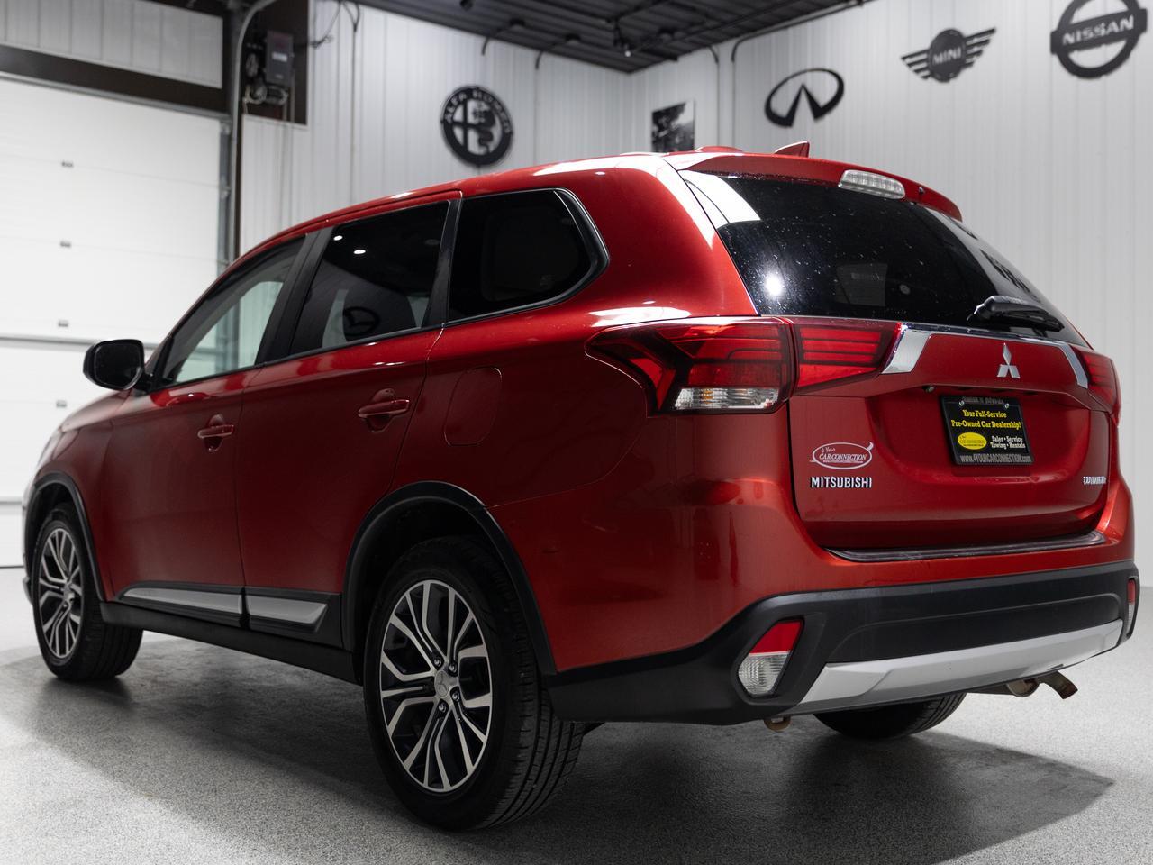 2017 Mitsubishi Outlander ES AWD 7-Passenger Cranberry PA