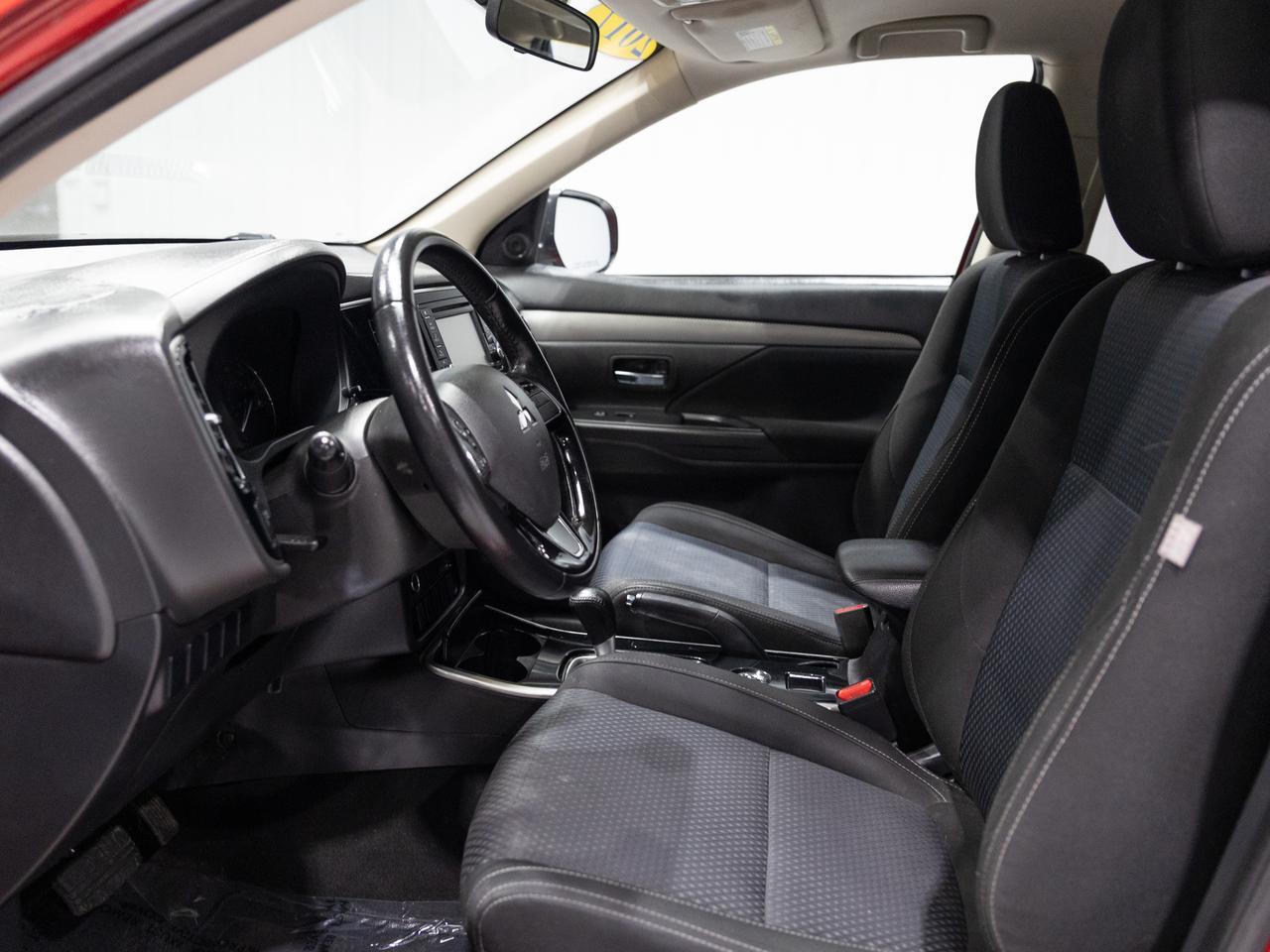 2017 Mitsubishi Outlander ES AWD 7-Passenger Cranberry PA