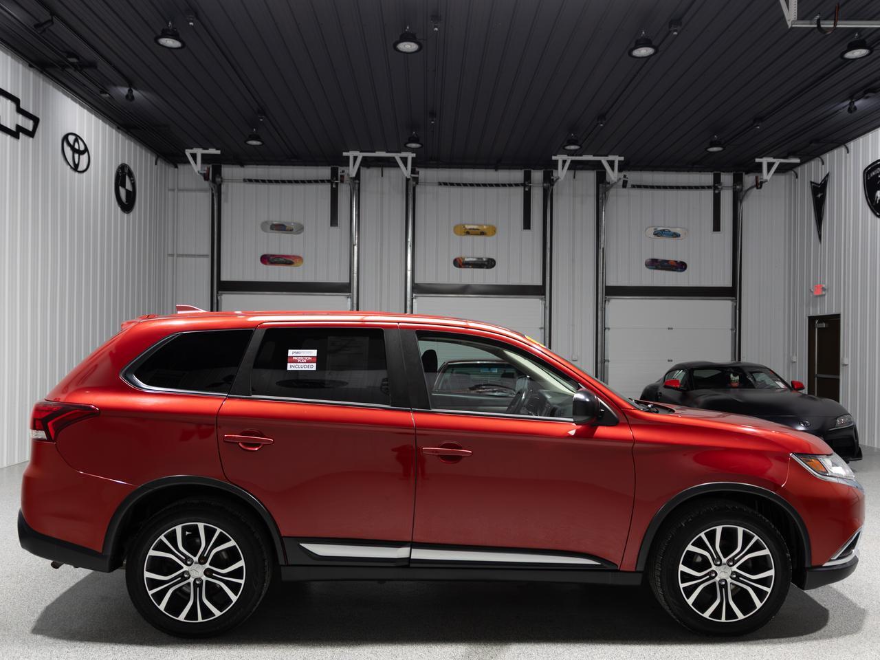 2017 Mitsubishi Outlander ES AWD 7-Passenger Cranberry PA