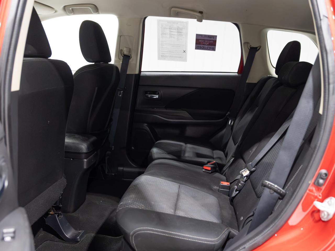 2017 Mitsubishi Outlander ES AWD 7-Passenger Cranberry PA