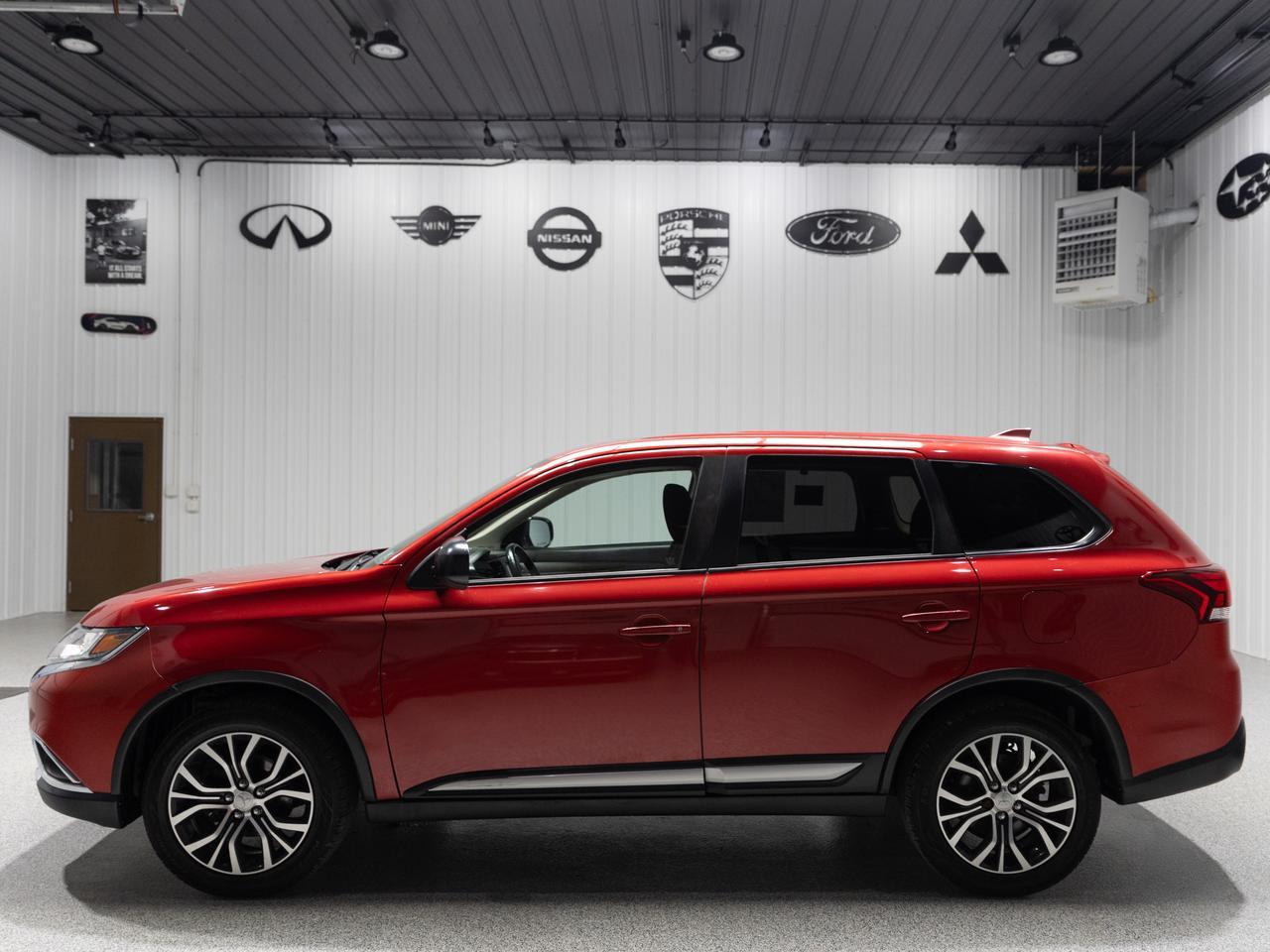 2017 Mitsubishi Outlander ES AWD 7-Passenger Cranberry PA