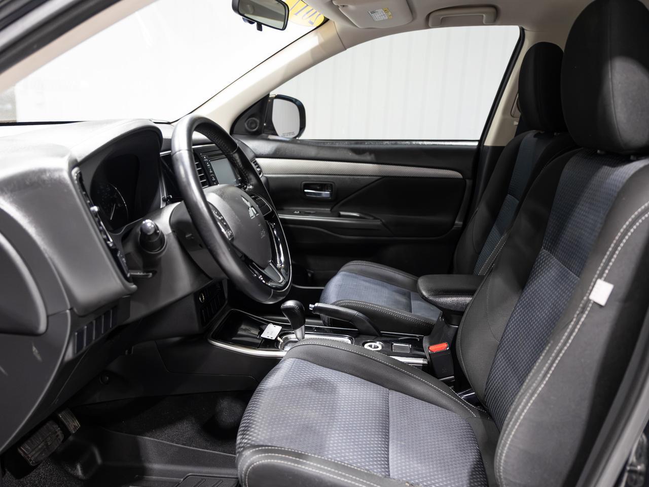 2017 Mitsubishi Outlander ES AWD 7-Passenger Cranberry PA