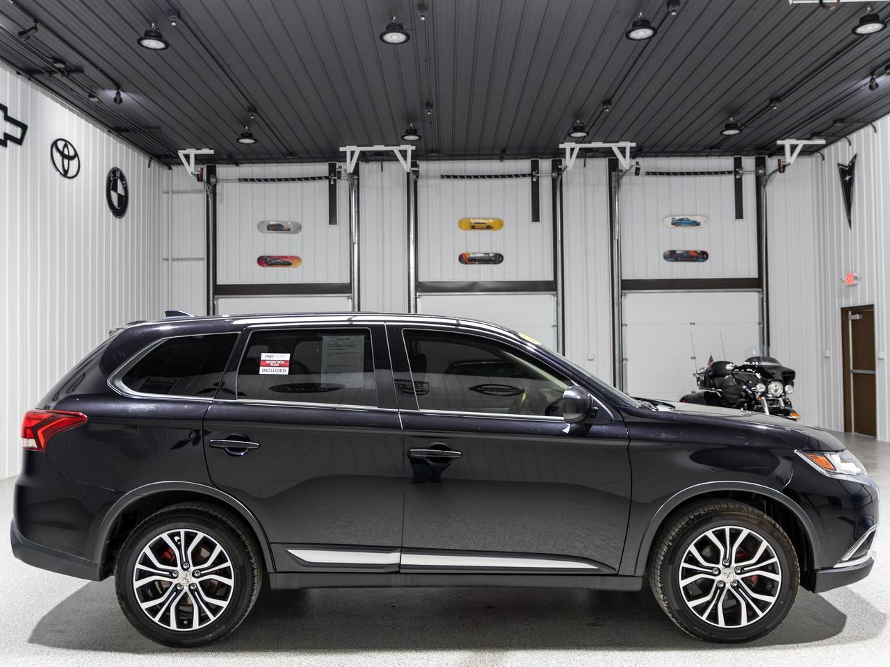 2017 Mitsubishi Outlander ES AWD 7-Passenger Cranberry PA